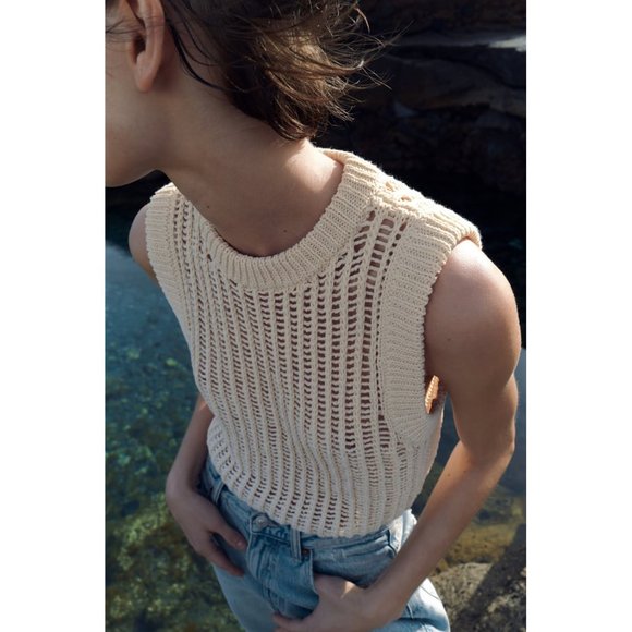 NWT ZARA OFF WHITE ECRU KNIT CROP TOP  *SOLD OUT* - Picture 1 of 5